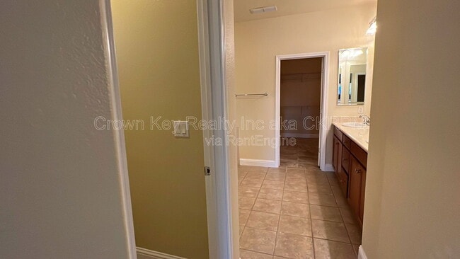 Building Photo - 724 Shelli St