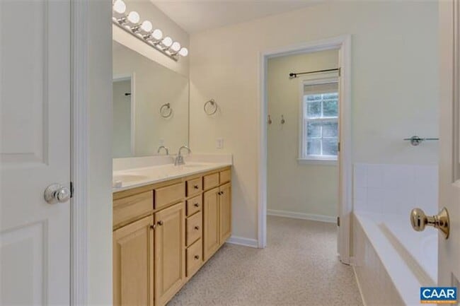 Building Photo - 991 Carodon Dr