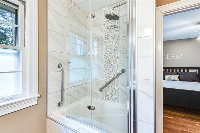 Building Photo - 1973 Desmond Dr