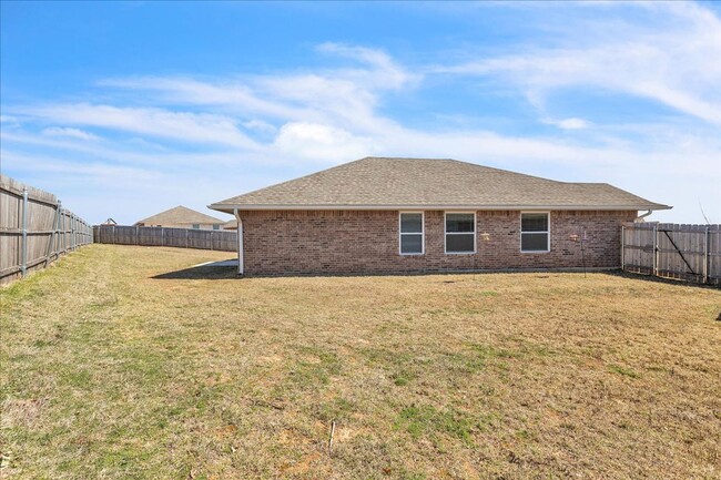 Building Photo - Great home in Mustang Schools