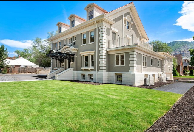 Building Photo - All-Utilities-Included Studio in Historic Bristol Manor | Pet Friendly