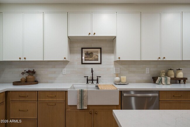 Building Photo - 7837 E Crestwood Way