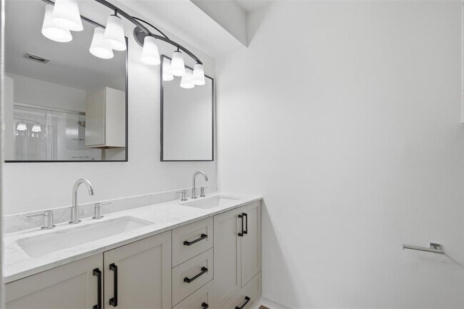 Building Photo - 11611 Rustic Rock Dr