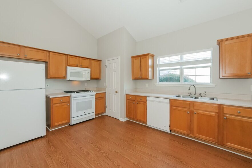 Building Photo - 537 Anglewood Trace