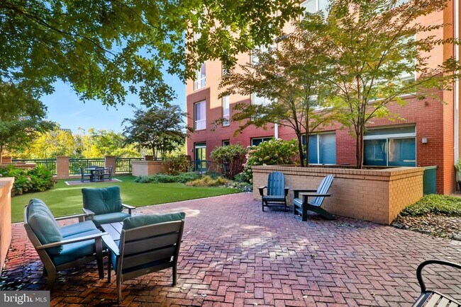 Building Photo - 2200 N Westmoreland St