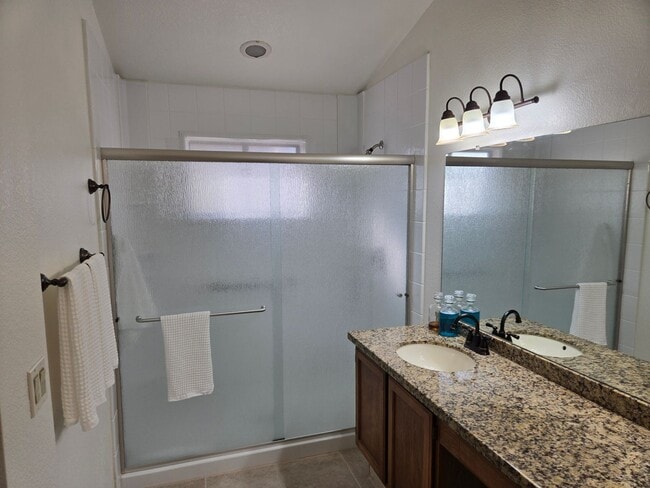 Building Photo - 11246 E Poinsettia Dr