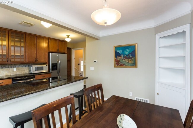 Building Photo - Coming Soon Sellwood-Moreland Two story, 3...