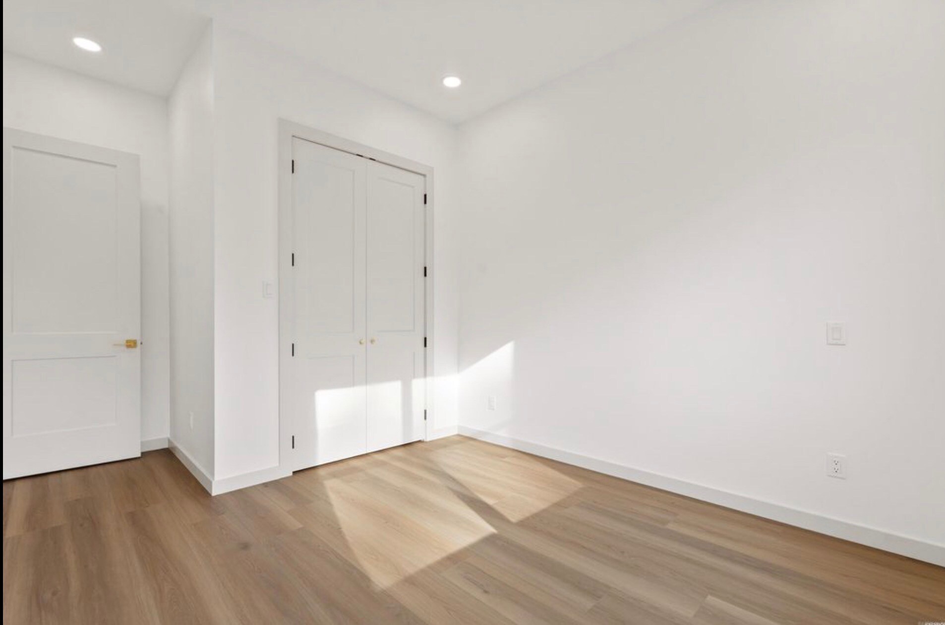 Building Photo - 137 Lakepointe Cove