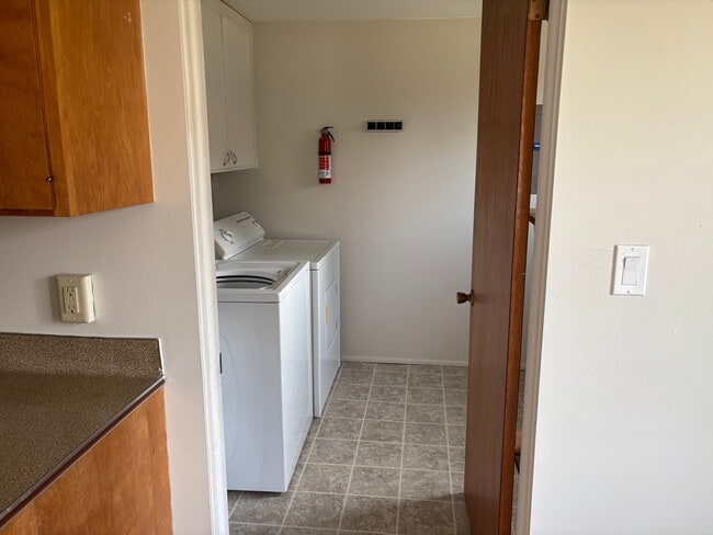Building Photo - 705 Hidden Ln