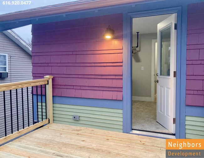 Building Photo - 927 Arianna St NW