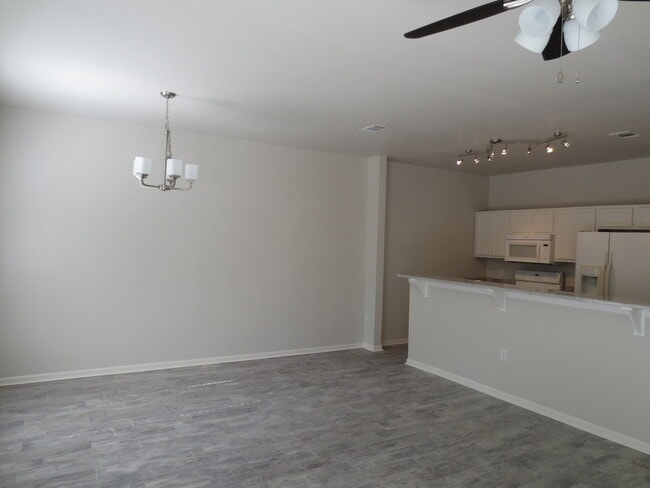 Building Photo - Beautifully Updated 3Bed/2.5Bath Townhouse in the Heart of Destin
