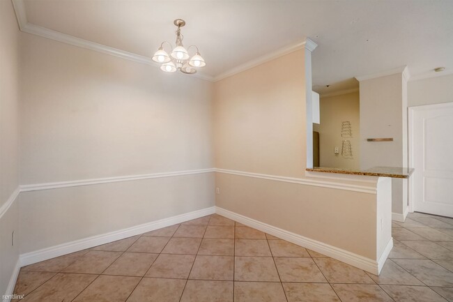 Building Photo - 2 br, 2 bath Condo - 2731 Via Capri 932