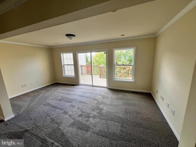 Building Photo - 705 PRENTISS Pky