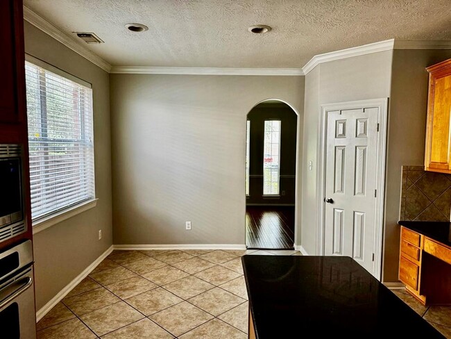 Building Photo - 23514 Desert Gold Dr