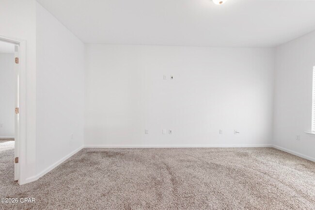 Building Photo - 413 Raven Ln