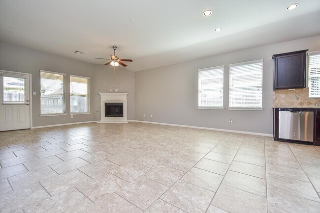 Building Photo - 8806 Alicia Dr