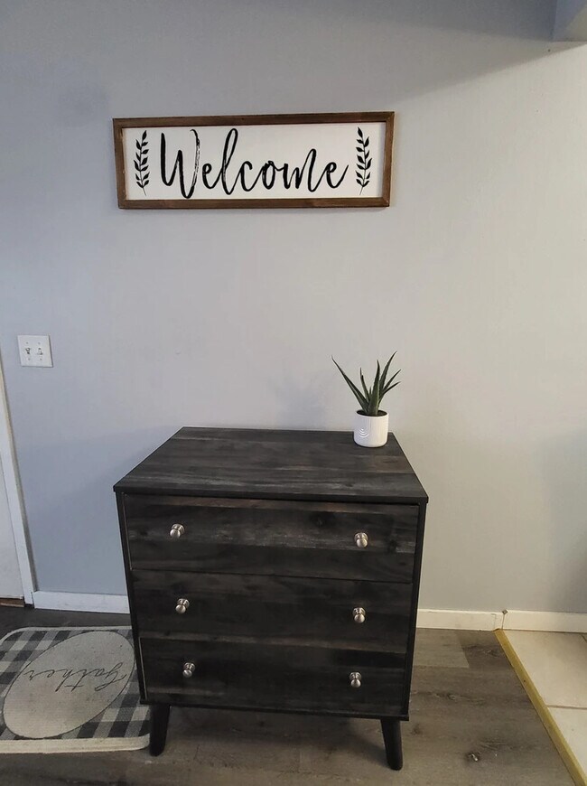 Building Photo - 802 7th St