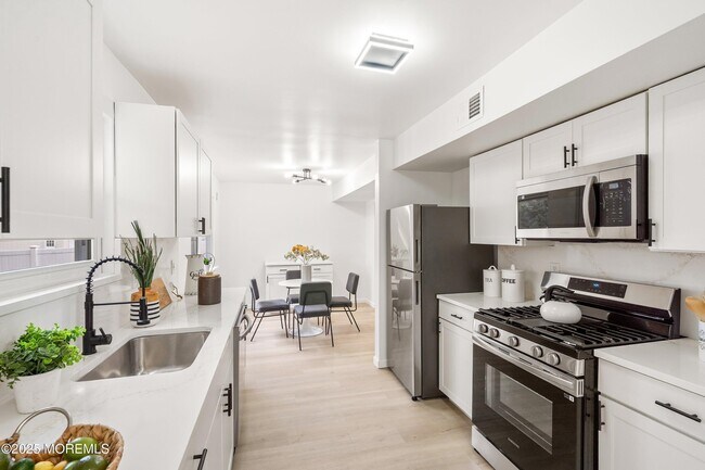 Building Photo - 944 Yellowbank Rd