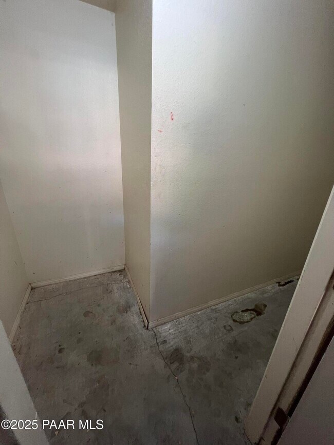 Building Photo - 8860 E Yavapai Rd