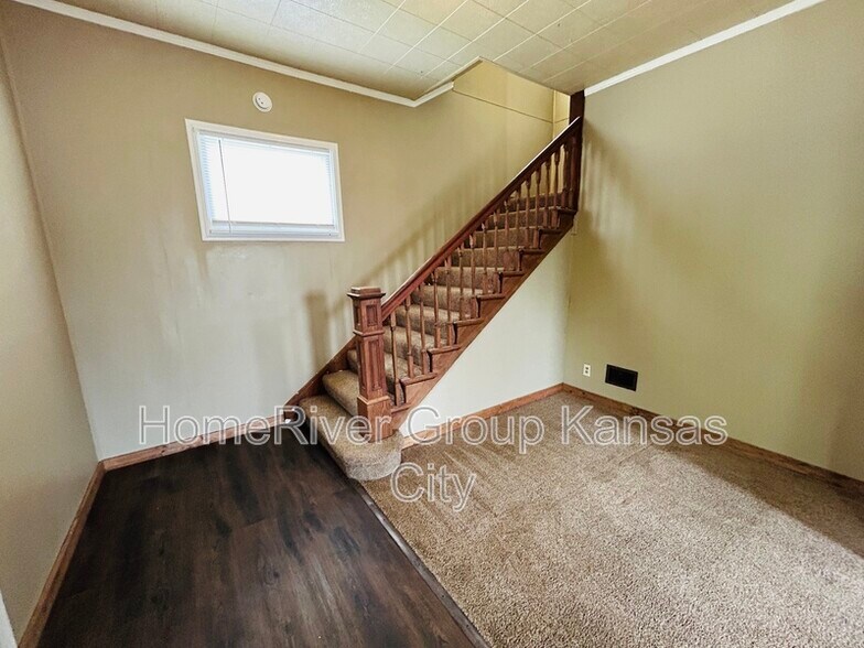 Building Photo - 1710 5th Ave