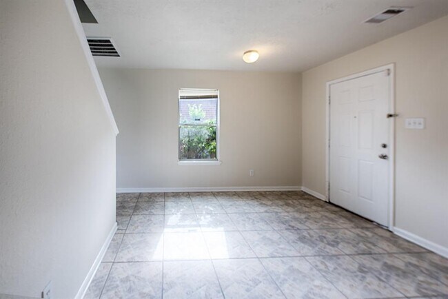 Building Photo - 8139 Sanders Glen Ln