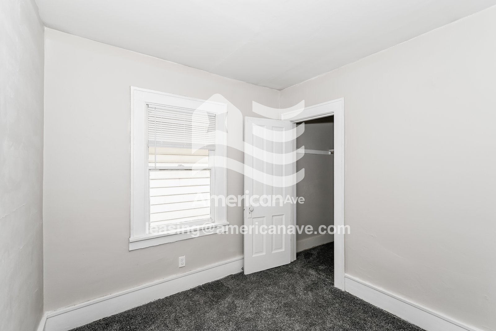 Building Photo - 2114 W Callender Ave