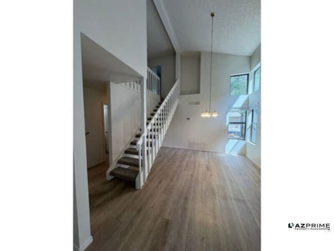 Building Photo - Lovely house