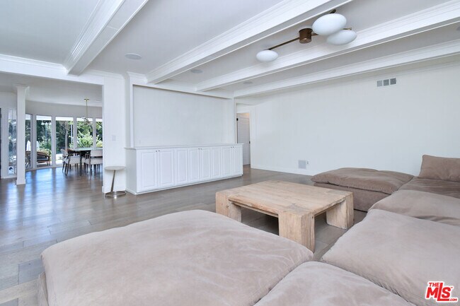 Building Photo - 4678 White Oak Ave