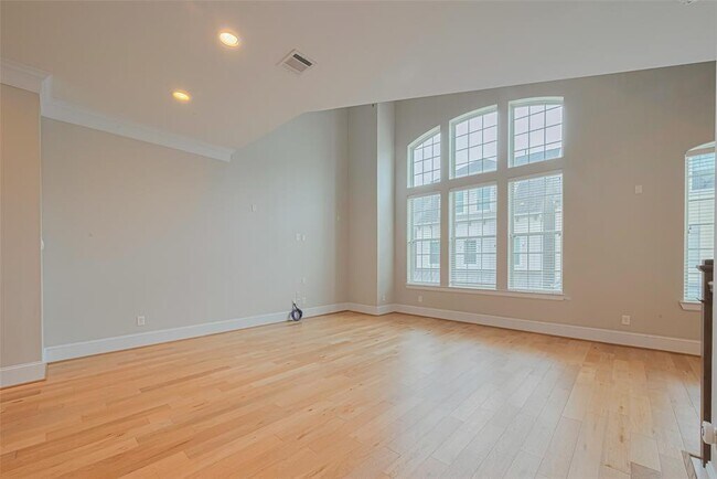 Building Photo - 8324 Hillendahl Blvd