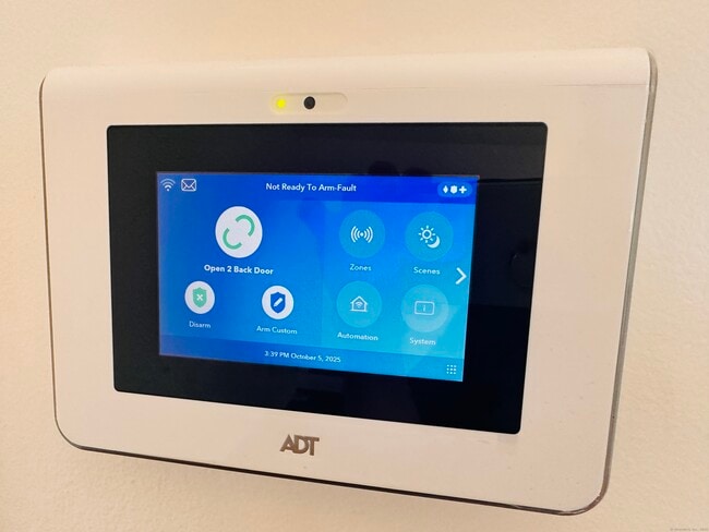 Building Photo - 266 Linwood St