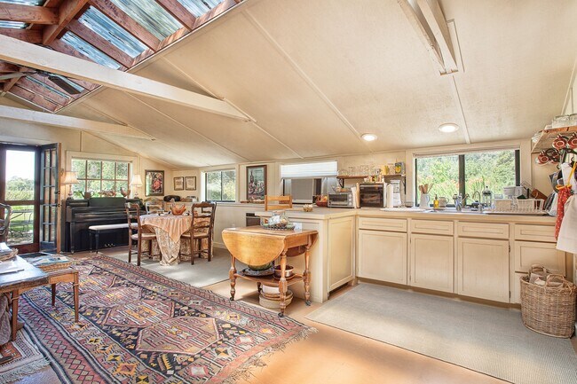 Building Photo - 430 Pratt Ave