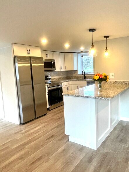 Kitchen - 84 Tuttle Ln