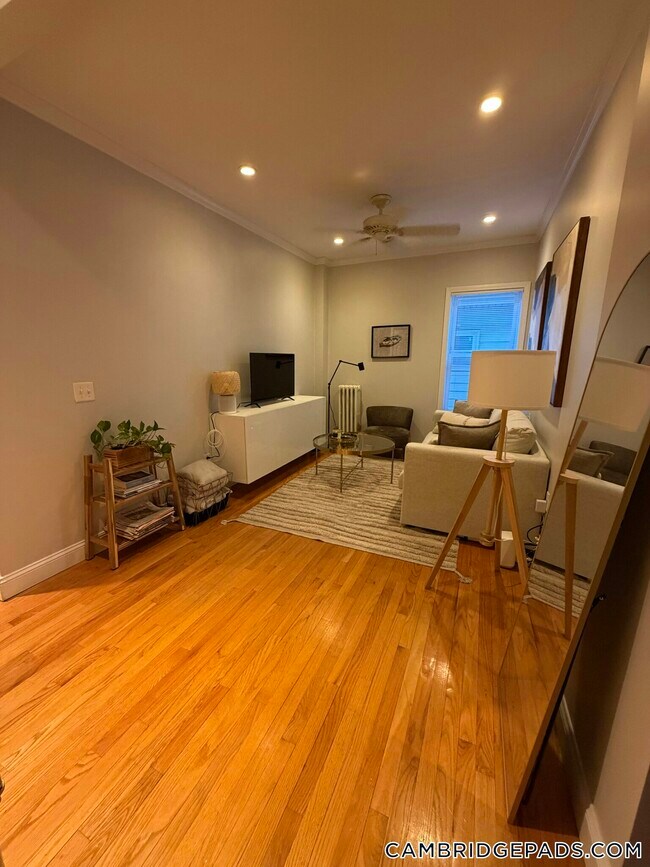 Building Photo - 1576 Cambridge St