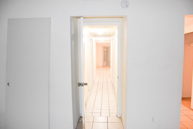 Building Photo - Cypress (125-127) South