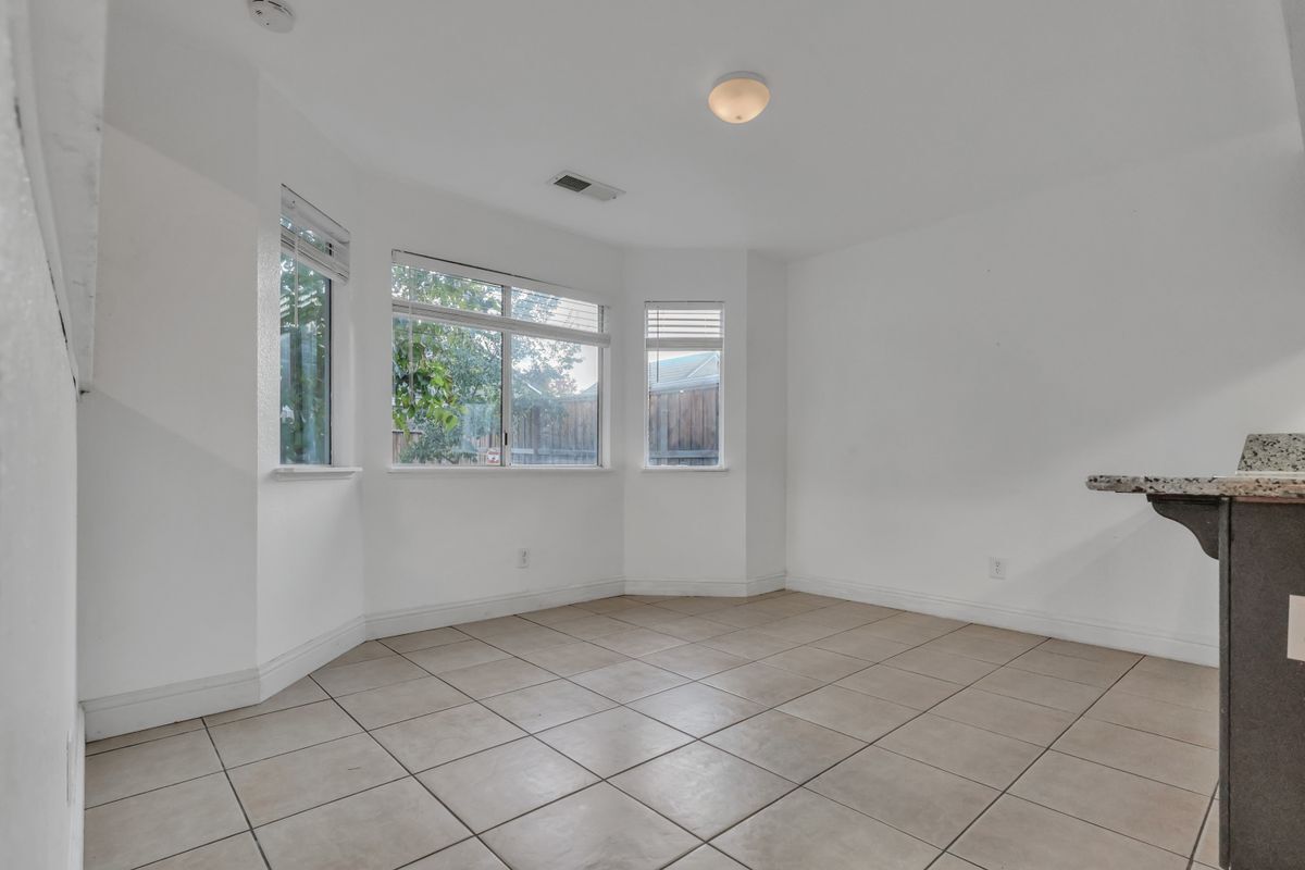 Building Photo - 940 Collegeview Dr