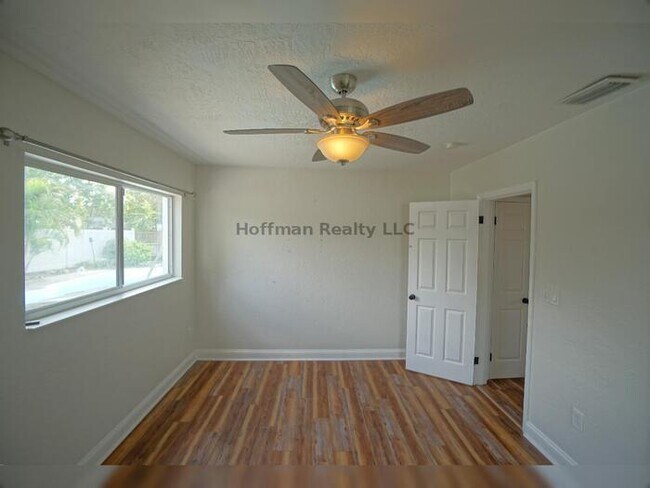 Building Photo - 3-Bedroom Pool Home in St. Pete