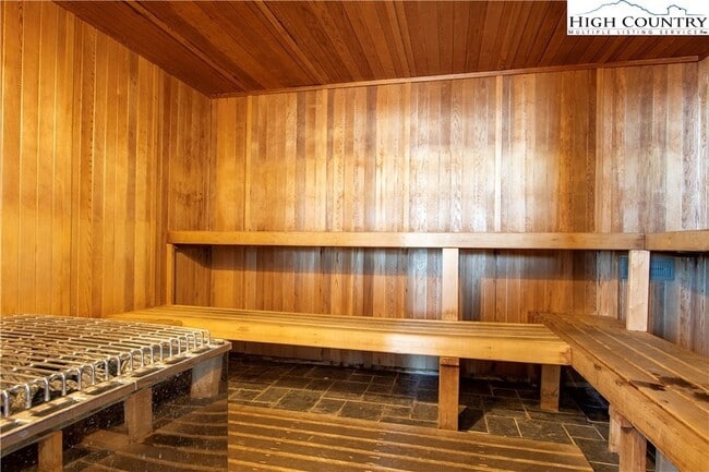 Building Photo - 303 Sugar Top Dr