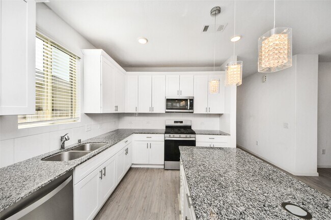 Building Photo - 14817 Ash Landing Dr