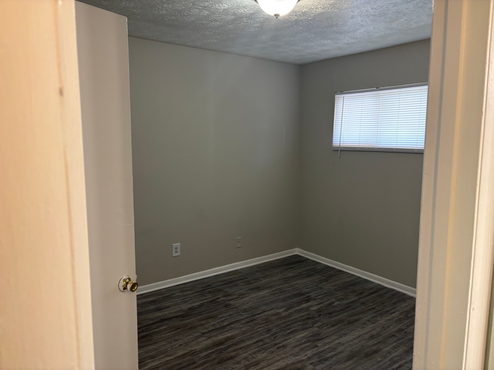 Building Photo - Room in Apartment on Stanton Rd SW