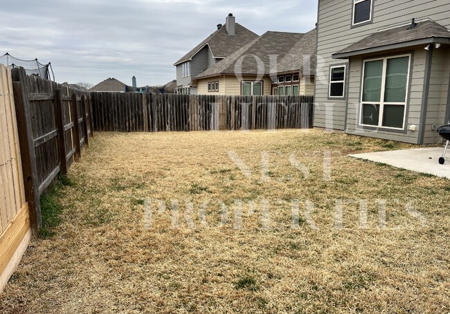 Building Photo - 10712 Fallbrook Rd