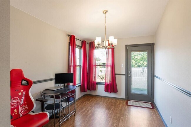 Building Photo - 404 Paige Bend