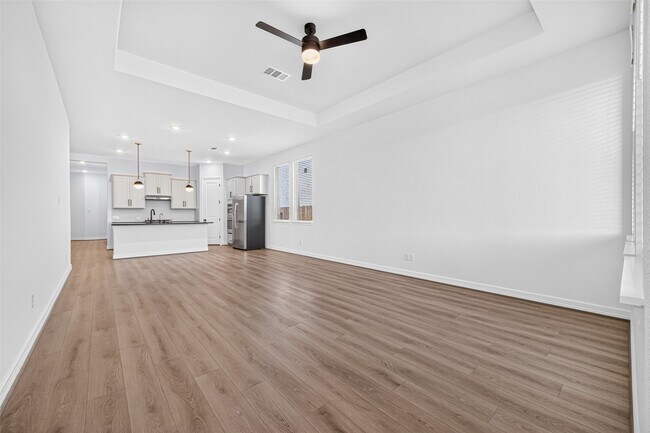 Building Photo - 23639 Red Rowan Ln