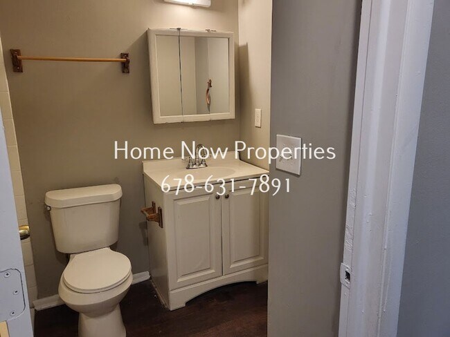 Building Photo - Beautiful 5 bedroom/3 bath in Stone Mountain!