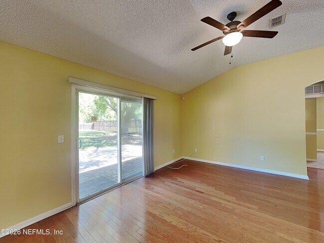 Building Photo - 801 MacKenzie Cir