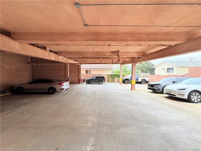 Building Photo - 316 W Ave 38