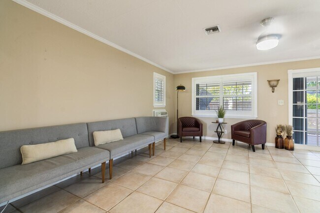 Building Photo - 2258 Palmetto Rd