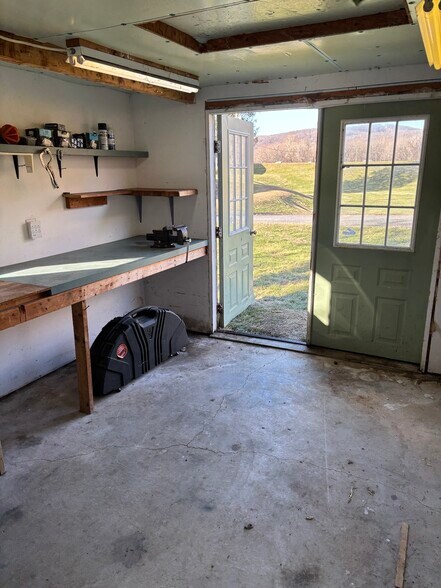 Building Photo - 579 W Mahoning St