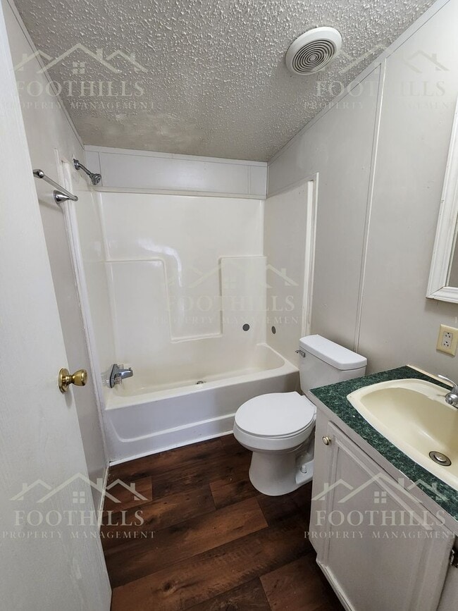 Building Photo - Country Comfort on Half an Acre – 3BR/2BA ...