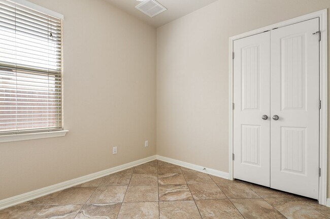 Building Photo - NOW 3 BEDROOM HOME LOCATED IN SAN MARCOS, TX!
