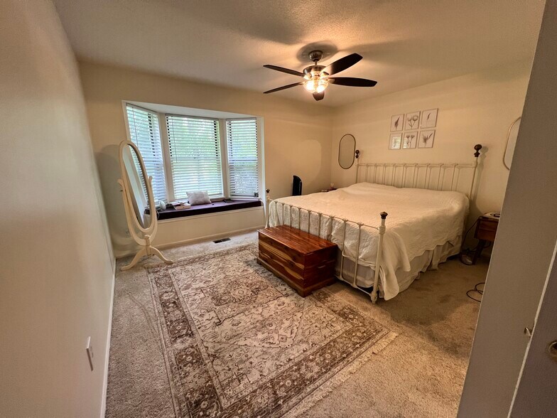 Main Bedroom - 1611 Treetop Dr